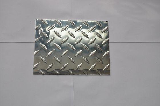 Aluminiowa płyta w szachownicę OEM, tłoczona srebrna diamentowa blacha aluminiowa