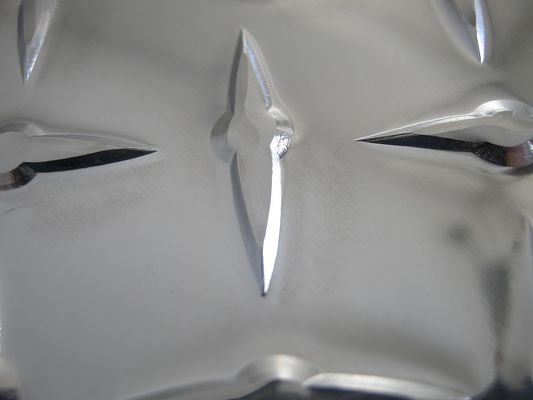 Polerowanie aluminiowej blachy kontrolnej z diamentową obróbką powierzchni